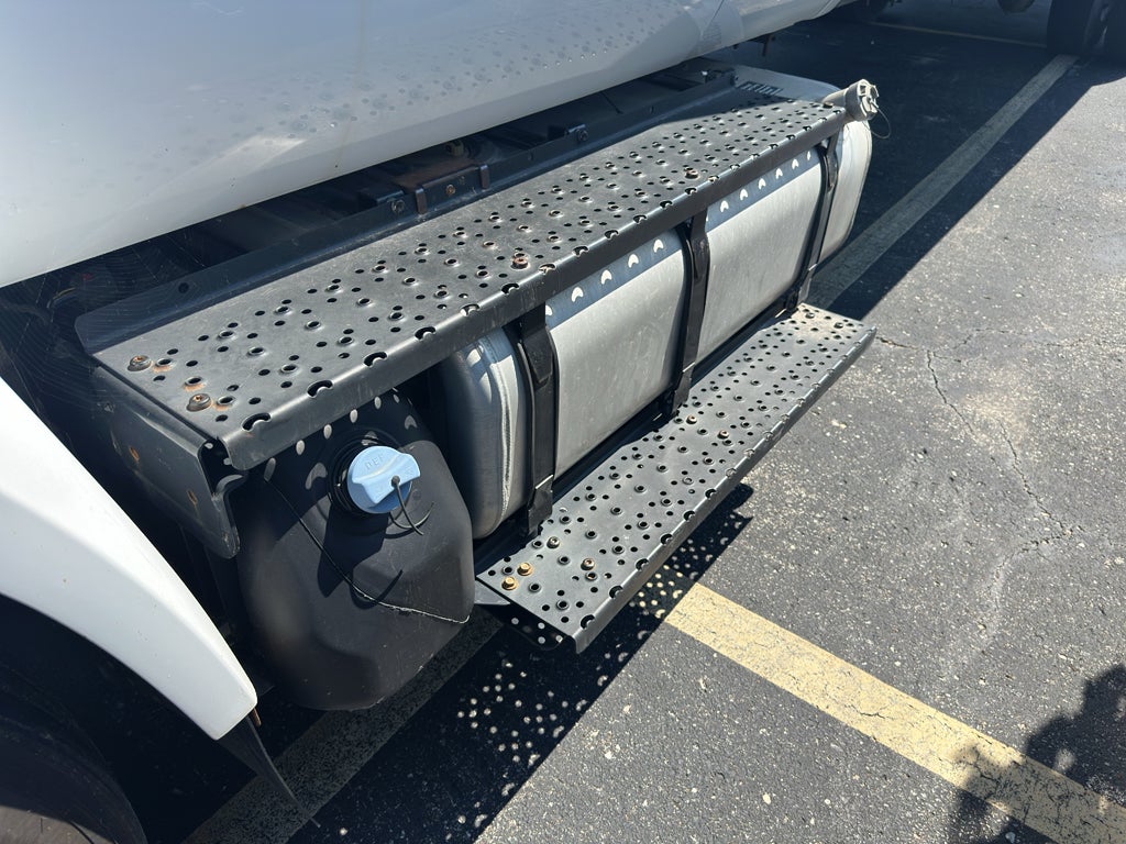 2016 Ford F-750 Base