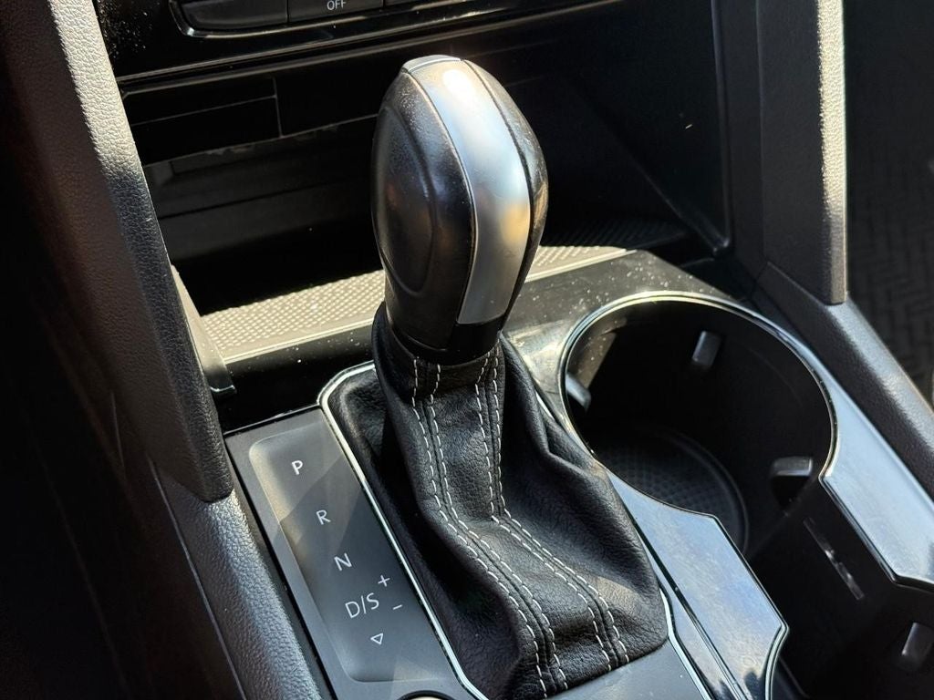 2022 Volkswagen Atlas Cross Sport 3.6L V6 SEL R-Line