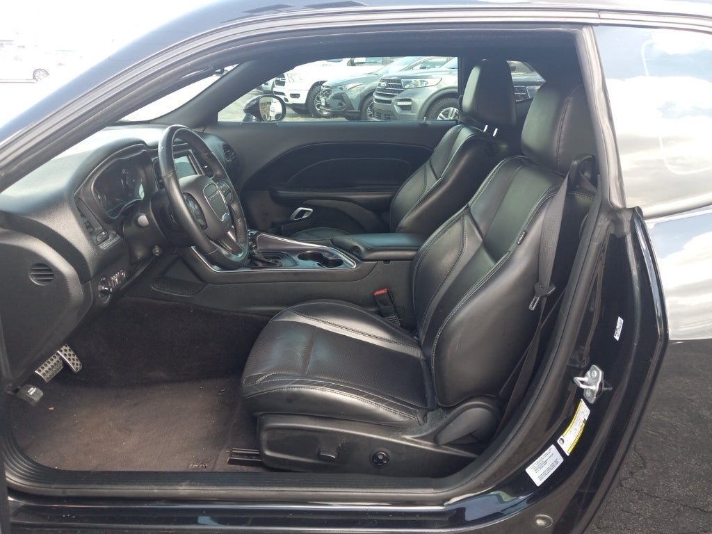 2017 Dodge Challenger SXT Plus