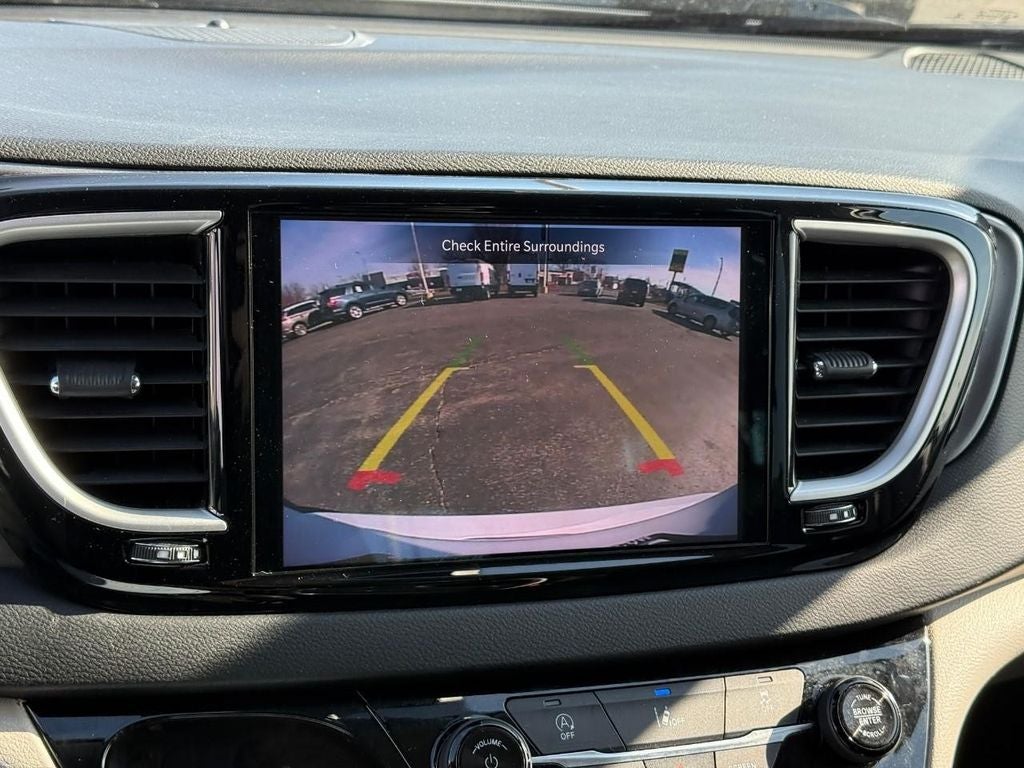 2022 Chrysler Pacifica Touring L