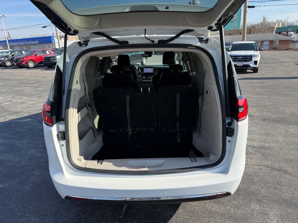 2022 Chrysler Pacifica Touring L