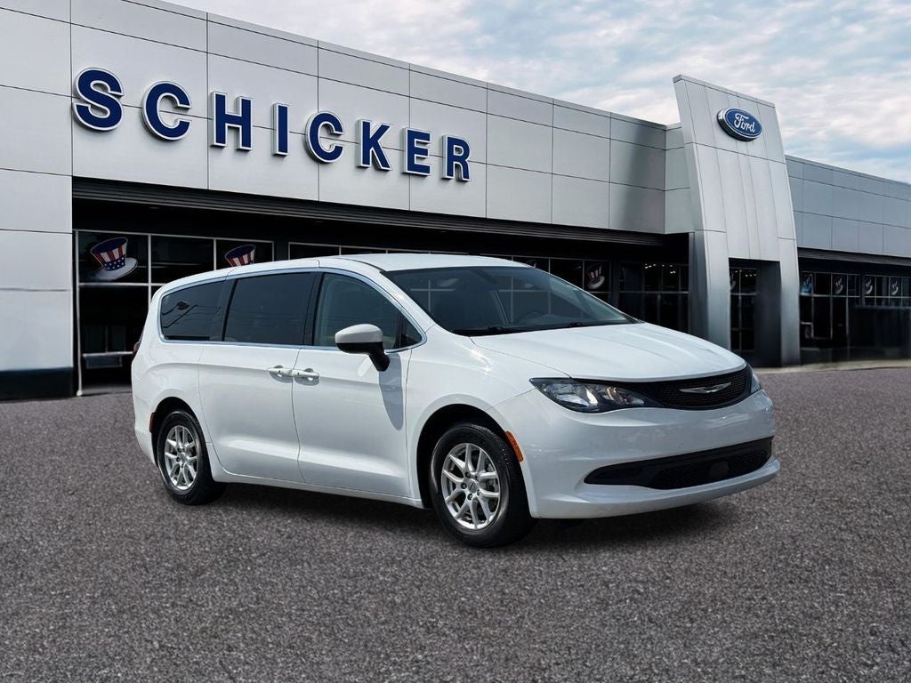 2022 Chrysler Voyager LX