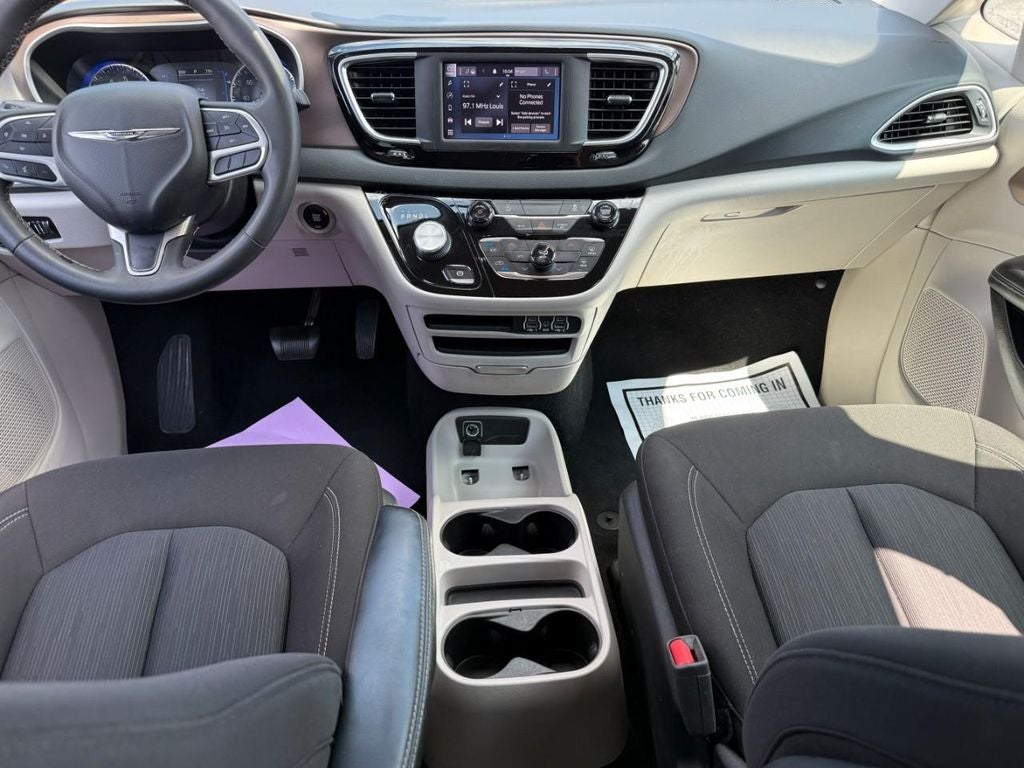 2022 Chrysler Voyager LX