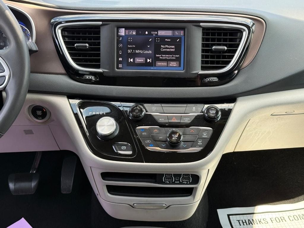 2022 Chrysler Voyager LX