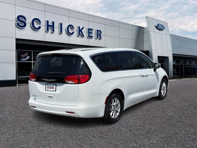 2022 Chrysler Voyager LX