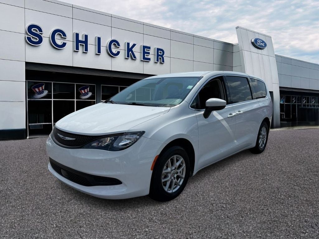 2022 Chrysler Voyager LX