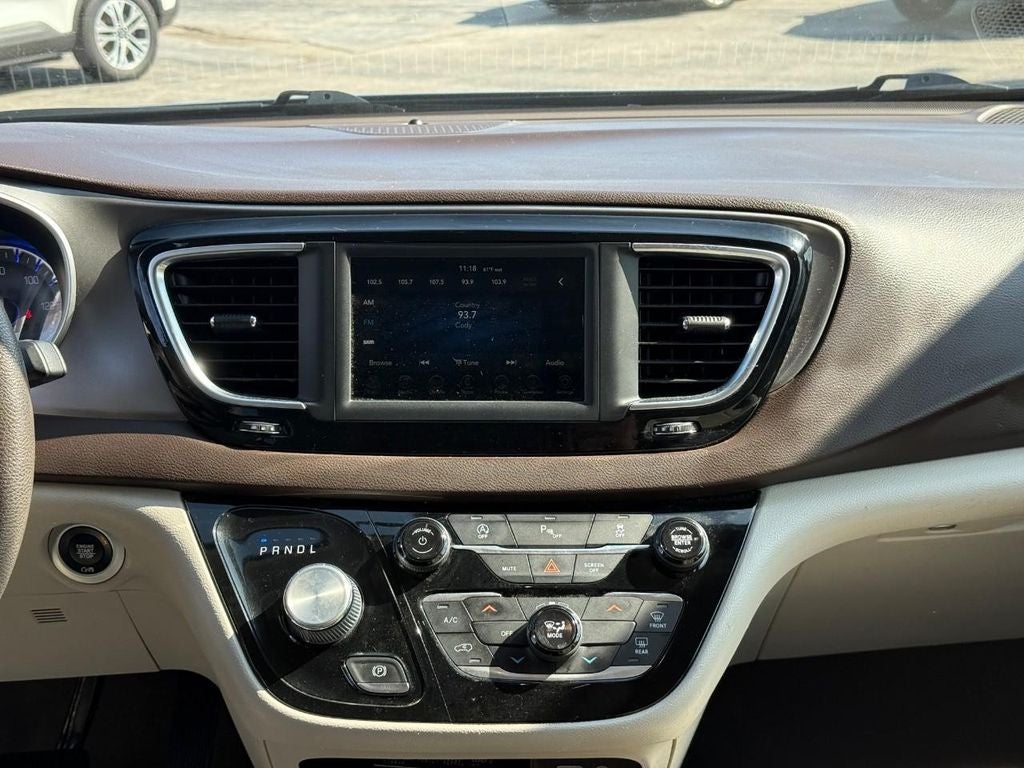 2020 Chrysler Voyager LX