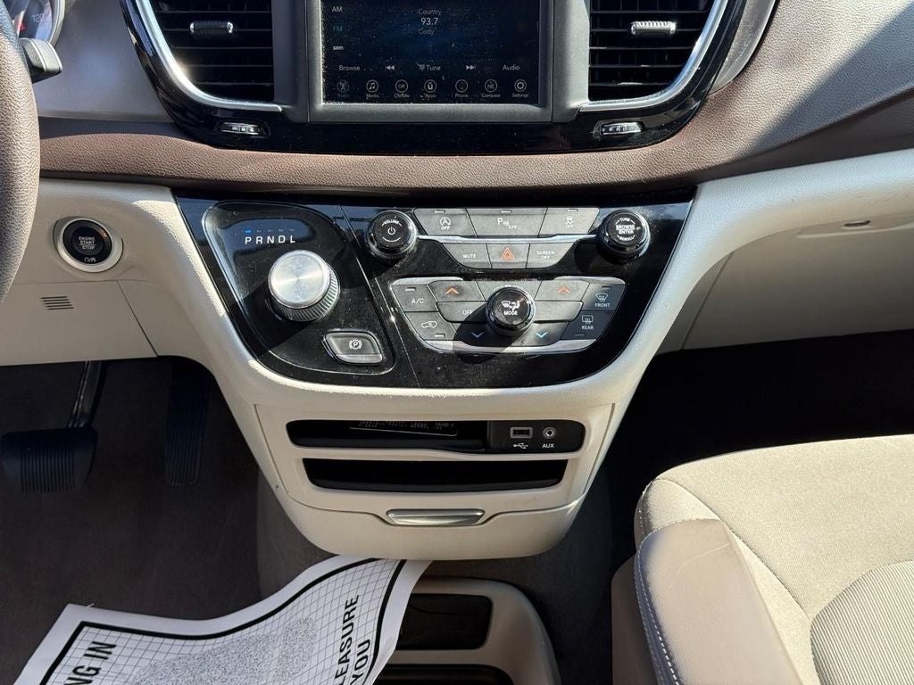 2020 Chrysler Voyager LX