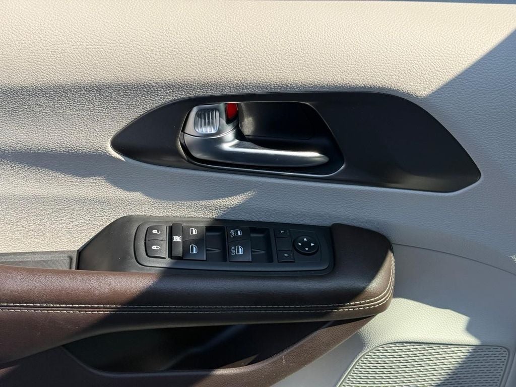 2020 Chrysler Voyager LX