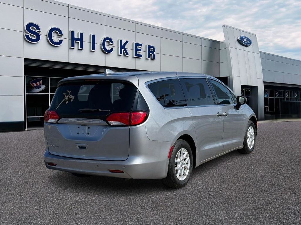 2020 Chrysler Voyager LX