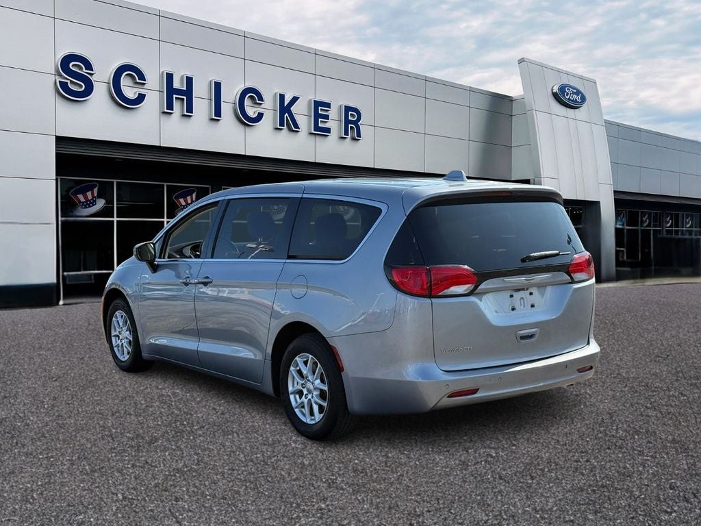 2020 Chrysler Voyager LX