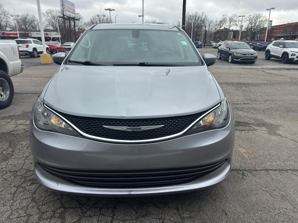 2020 Chrysler Voyager LX