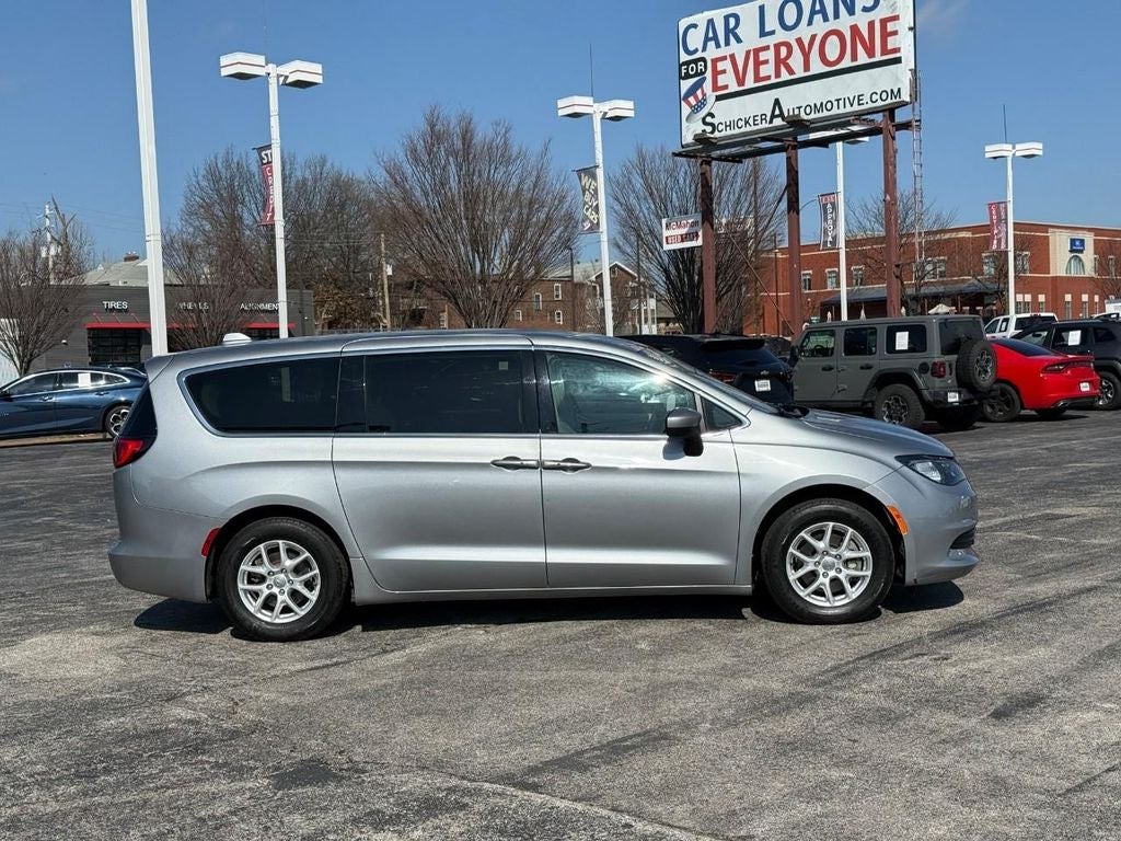 2020 Chrysler Voyager LX
