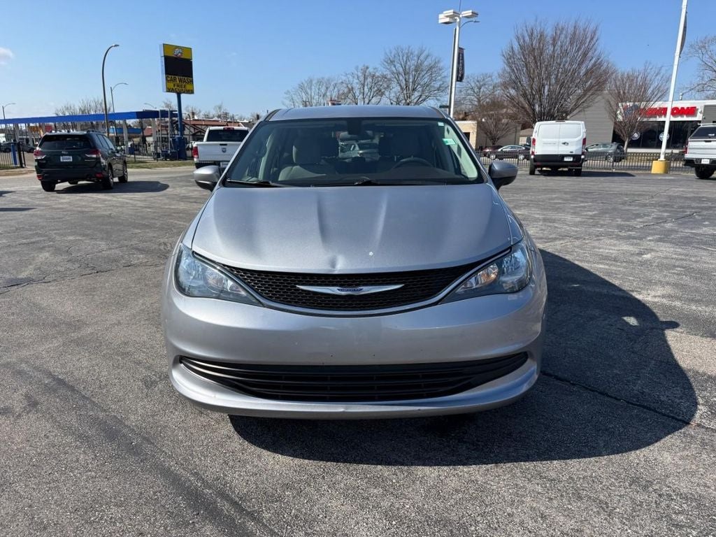 2020 Chrysler Voyager LX