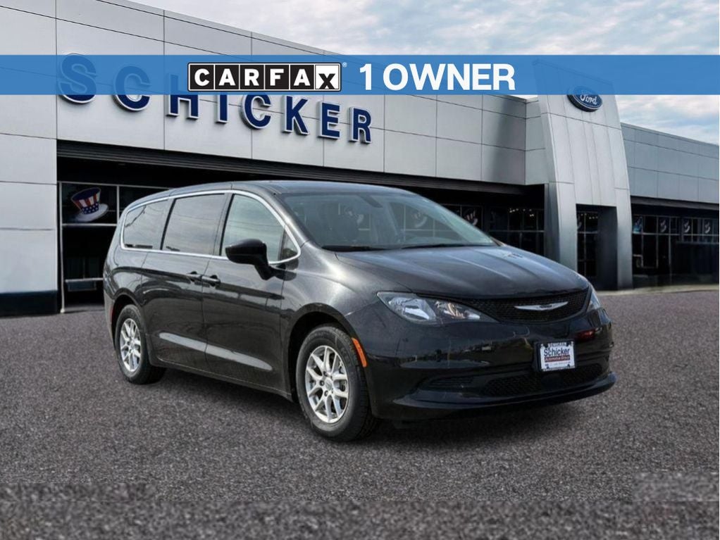 2022 Chrysler Voyager LX