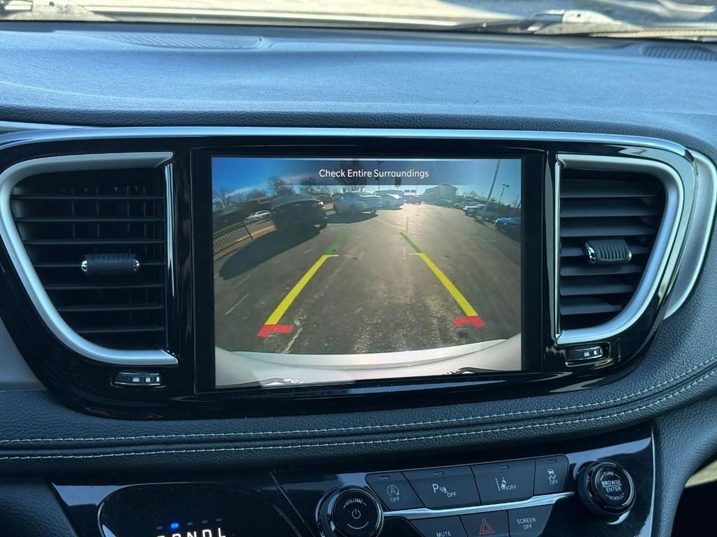 2023 Chrysler Pacifica Touring