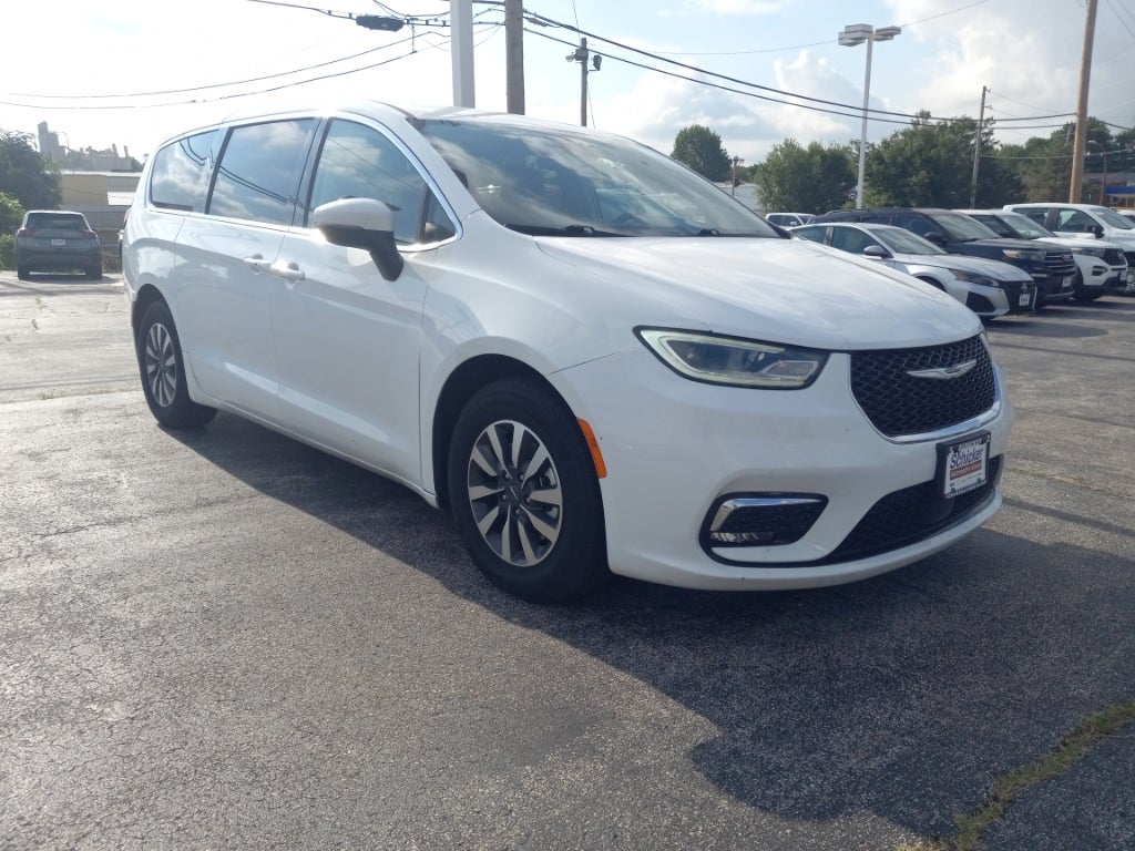 2023 Chrysler Pacifica Hybrid Touring L