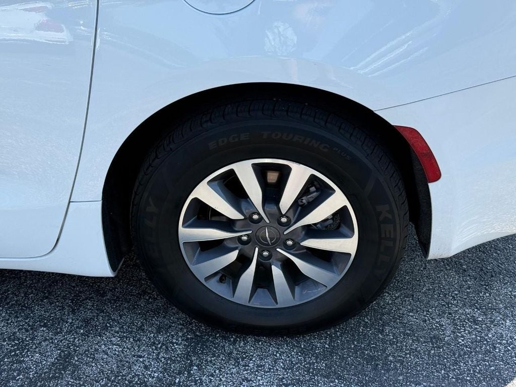 2023 Chrysler Pacifica Hybrid Touring L