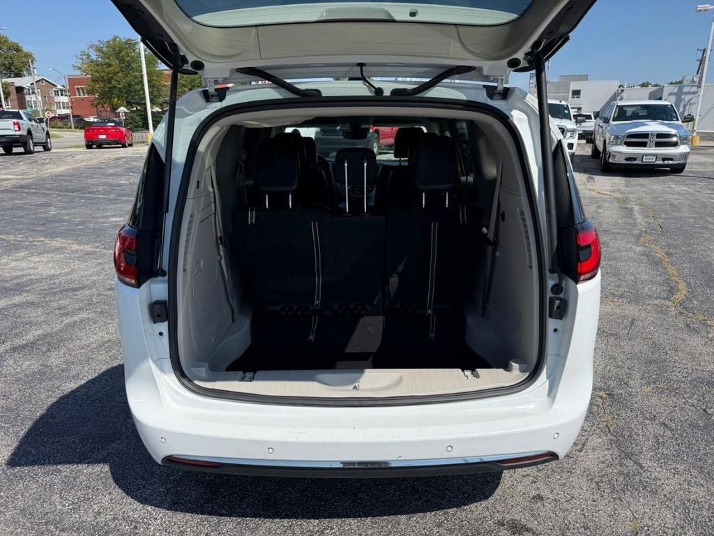 2023 Chrysler Pacifica Hybrid Touring L