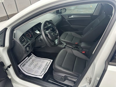 2019 Volkswagen Golf SE