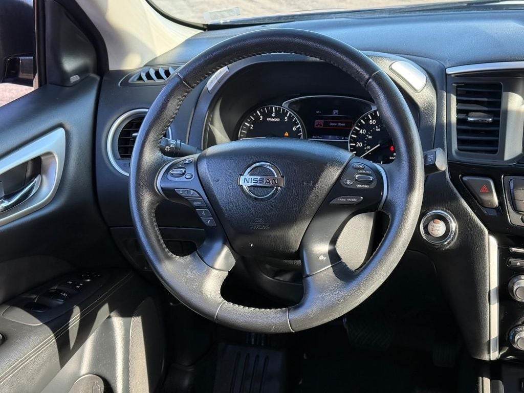 2020 Nissan Pathfinder SV