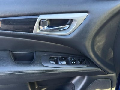 2020 Nissan Pathfinder SV