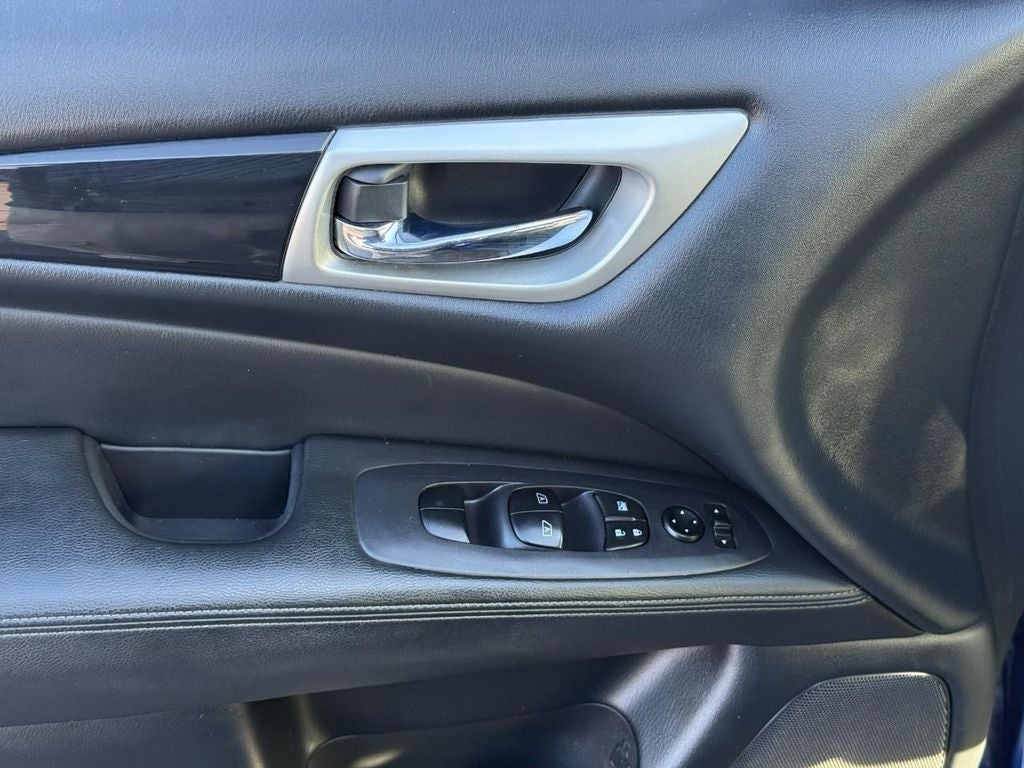 2020 Nissan Pathfinder SV