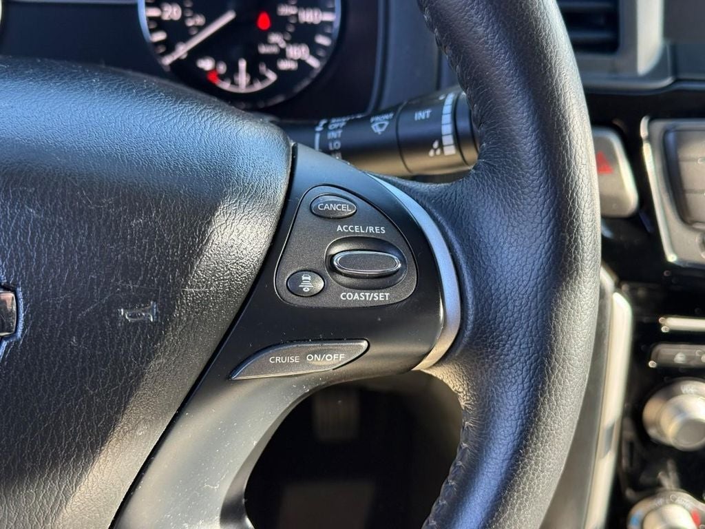 2020 Nissan Pathfinder SV