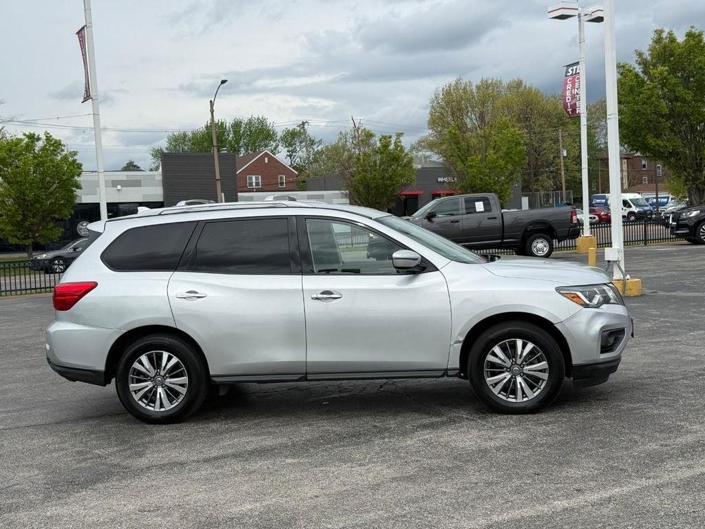 2019 Nissan Pathfinder SV