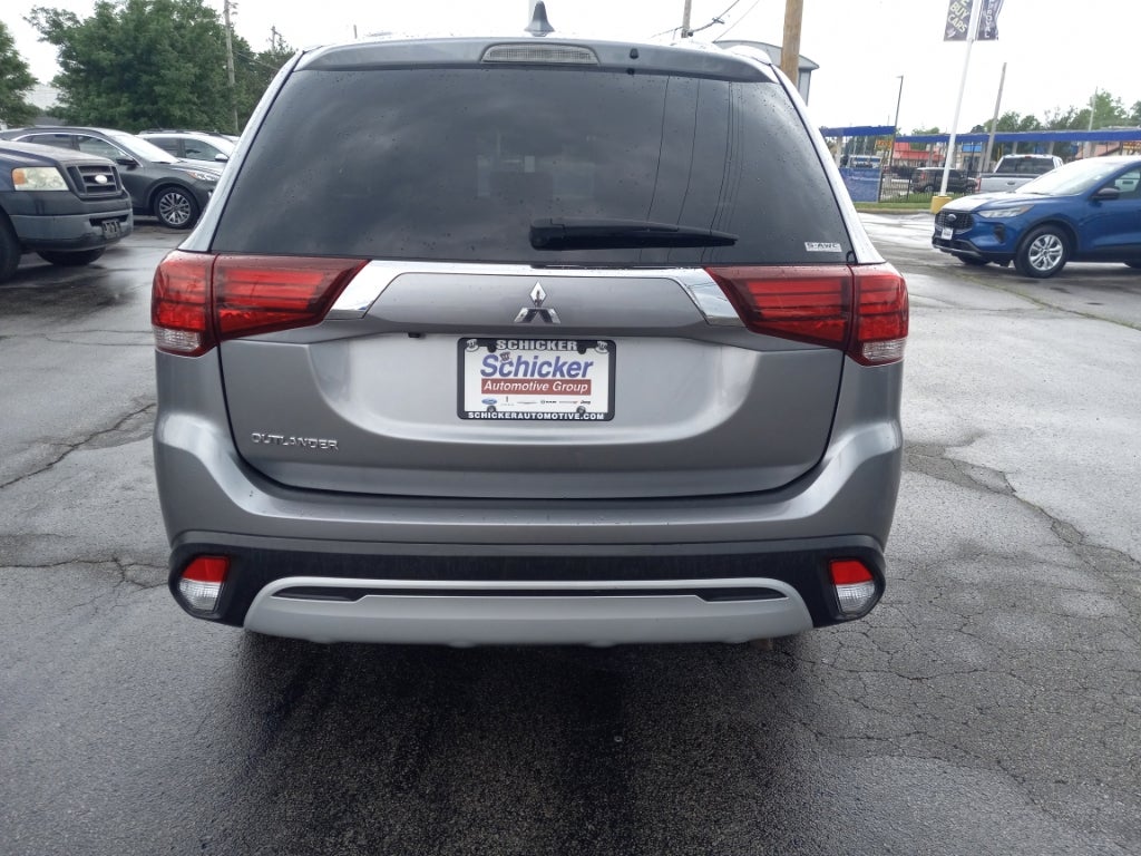 2020 Mitsubishi Outlander SE