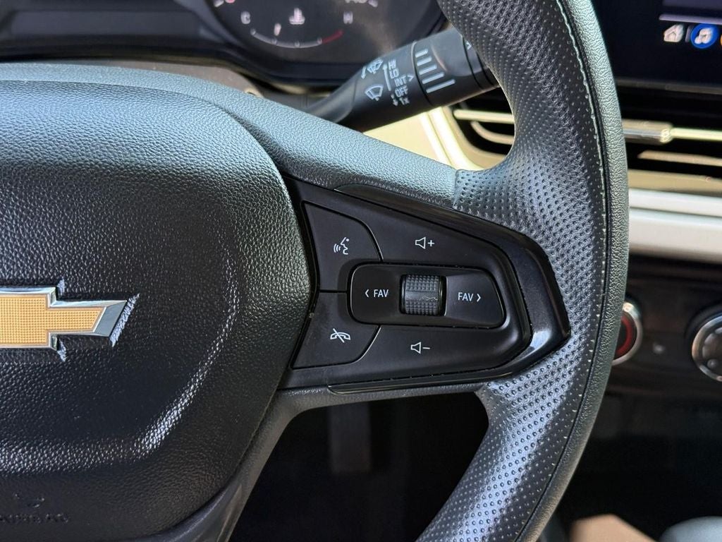 2025 Chevrolet Trax LS