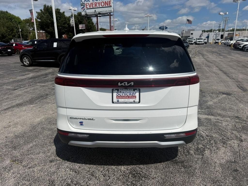 2022 Kia Carnival LX